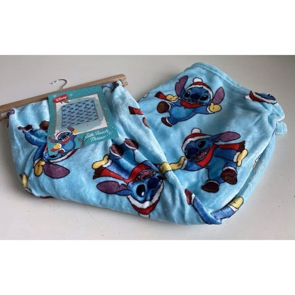Disney Stitch With Mittens Winter Christmas Santa Hat Throw Blanket 50 X 70” NEW